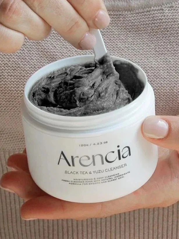 ARENCIA Black Tea & Yuzu Cleanser