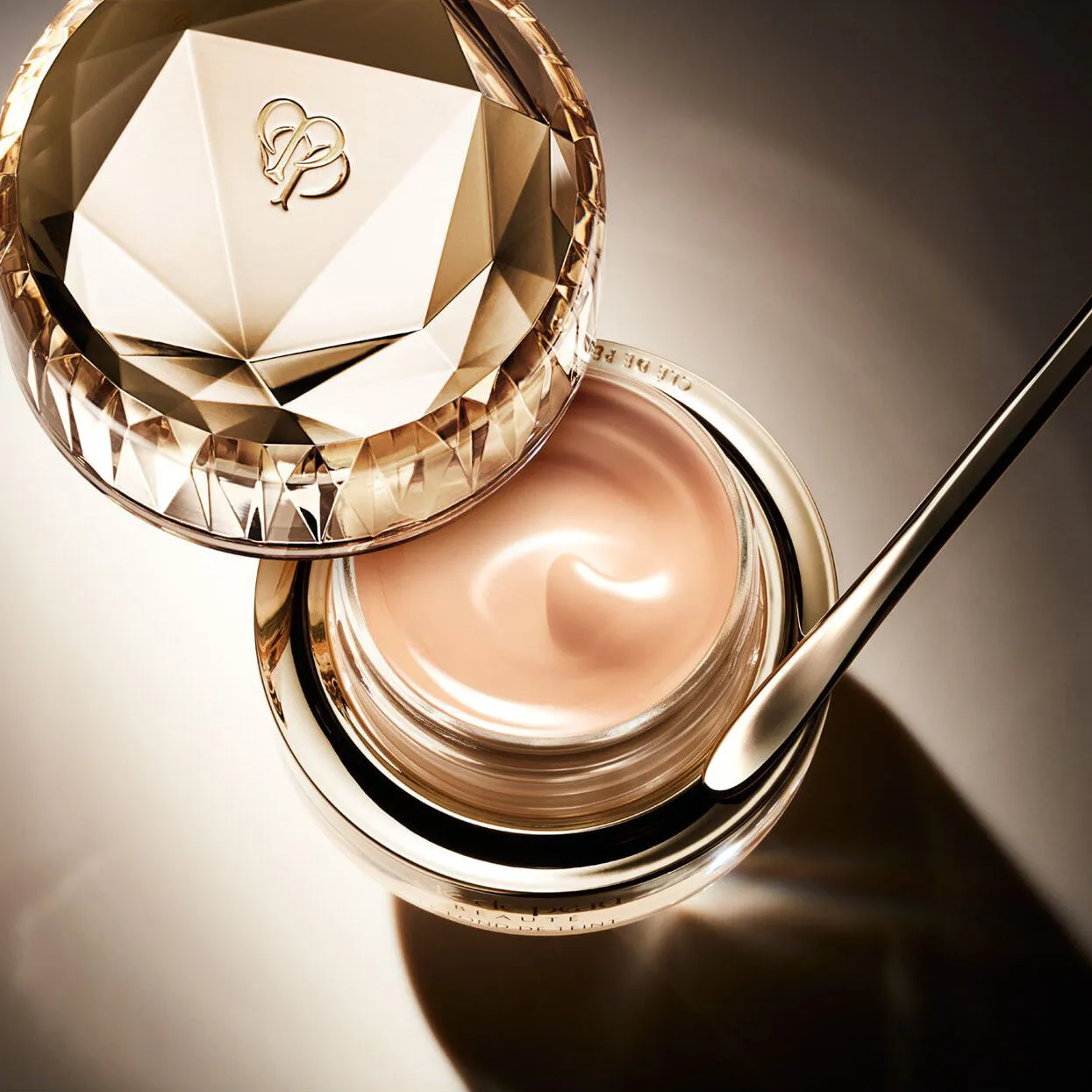 Clé de Peau Beauté The Foundation N