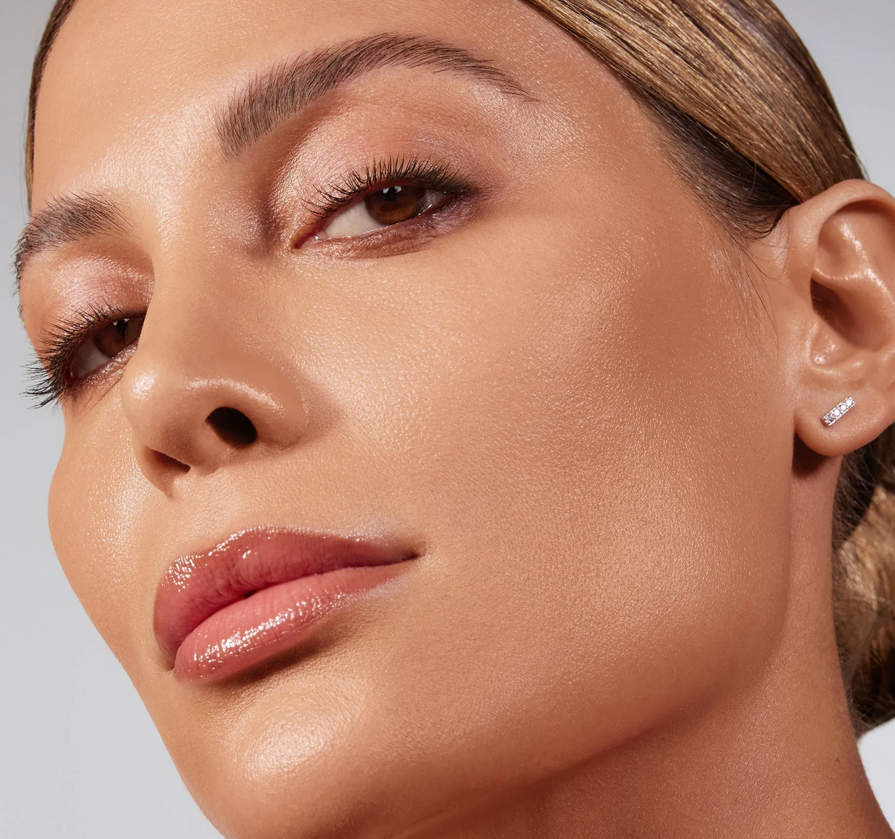Lightform Extended Hydration Foundation - Medium 14W